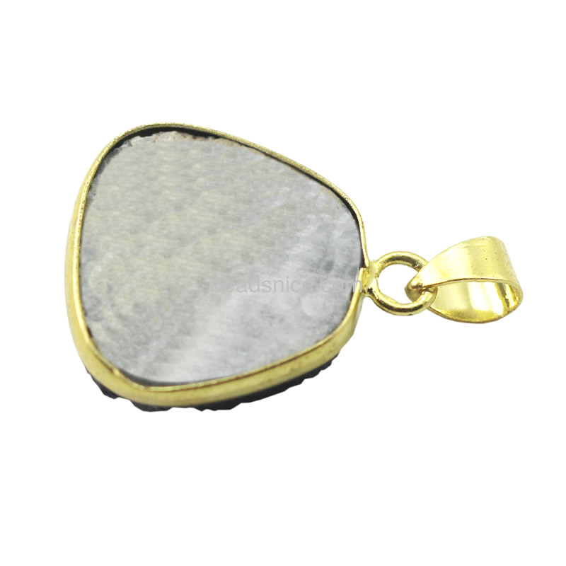 Druzy quartz pendant with natural druzy stone