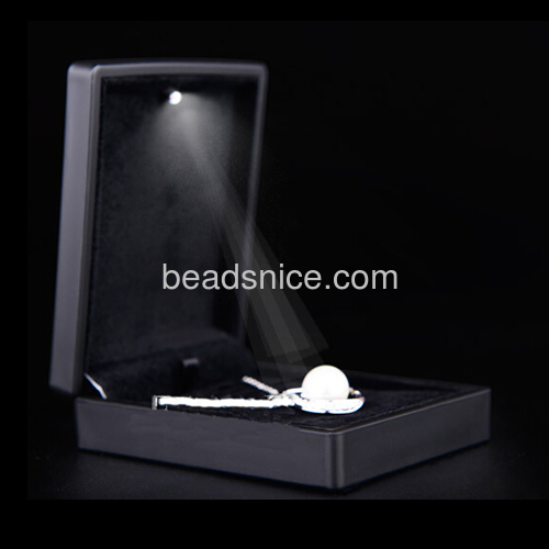 Jewelry showcase box fashion jewelry gift box for pendant packing display box case wholesale jewelry settings cube boxes