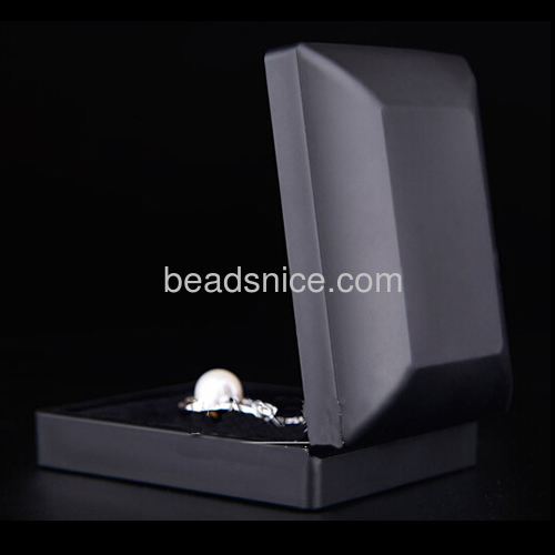 Jewelry showcase box fashion jewelry gift box for pendant packing display box case wholesale jewelry settings cube boxes