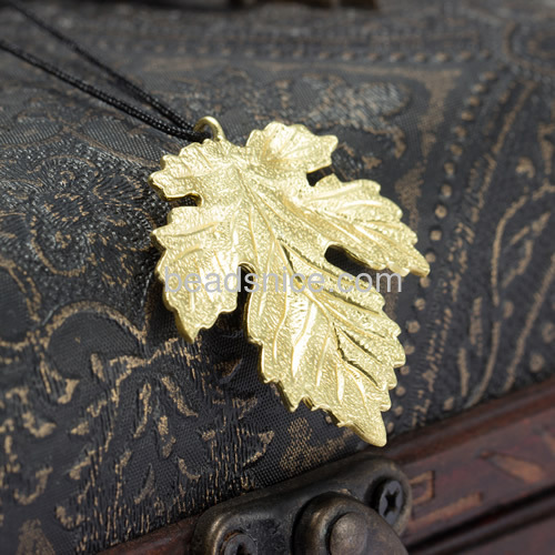 Vintage necklace jewelry maple leaf pendant necklace wholesale fashion jewelry necklace Thai silver unique gift for friends