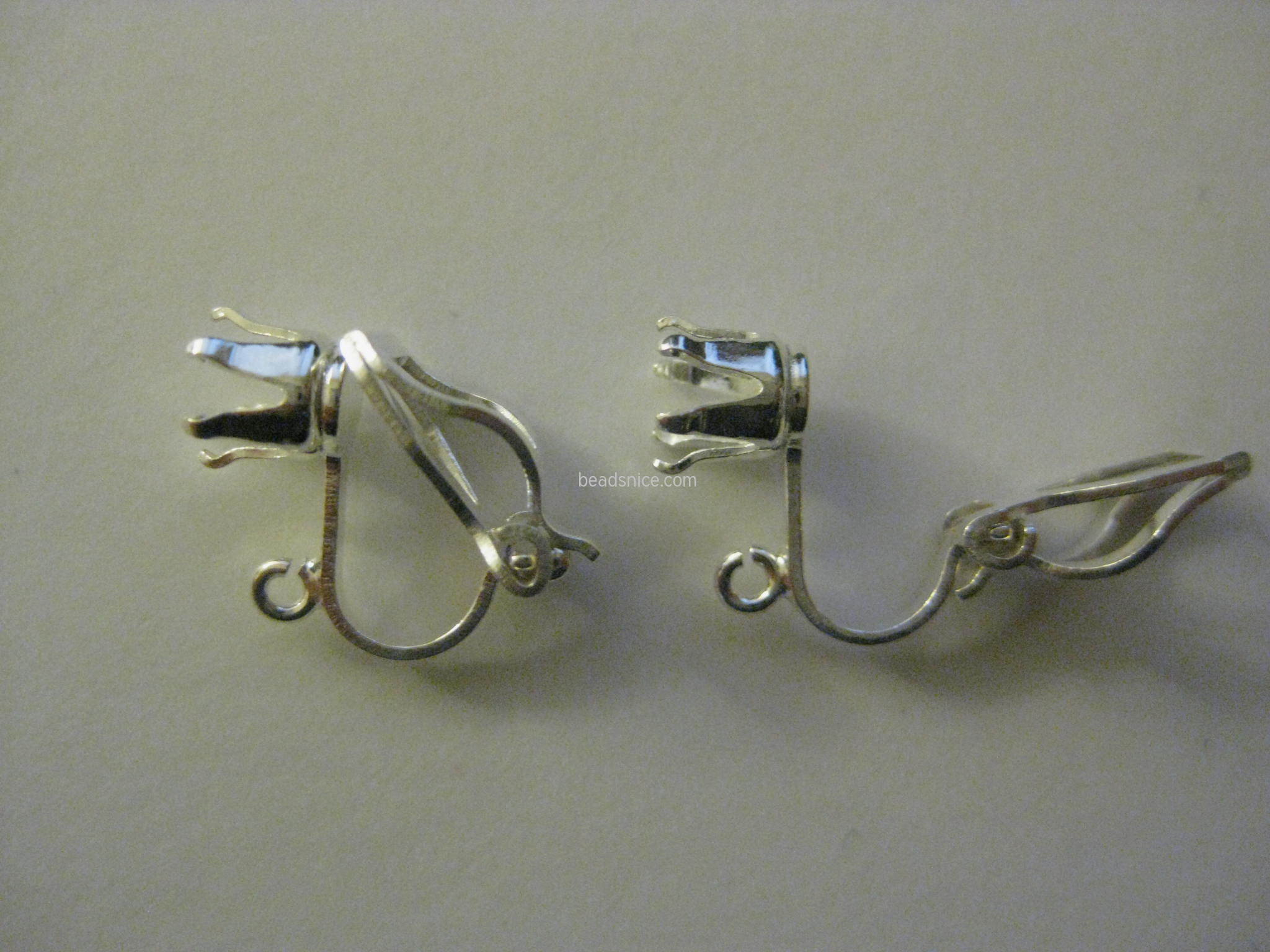 Sterling silver earclip with 4 prong setting