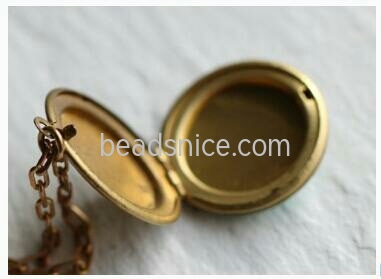 Brass Necklace Pendant souvenir Box Retro