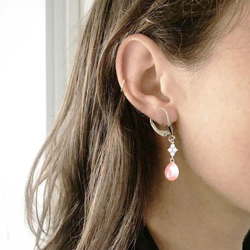 Fleur De Lis leverback 14k gold earring leverback w/ring light